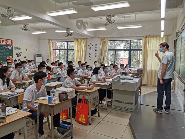 教学防疫两不误_副本.jpg